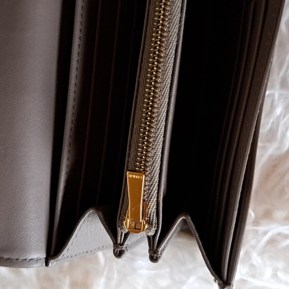 Celine Large Flap Wallet in Grained Calfskin EUC - Picture 7 of 15